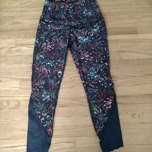 NWOT Lululemon Wunder Under Cropped 23"
